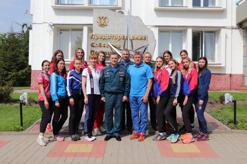 В Курске завершаются тренировочные сборы женской спортивной сборной команды МЧС России по пожарно-спасательному спорту.