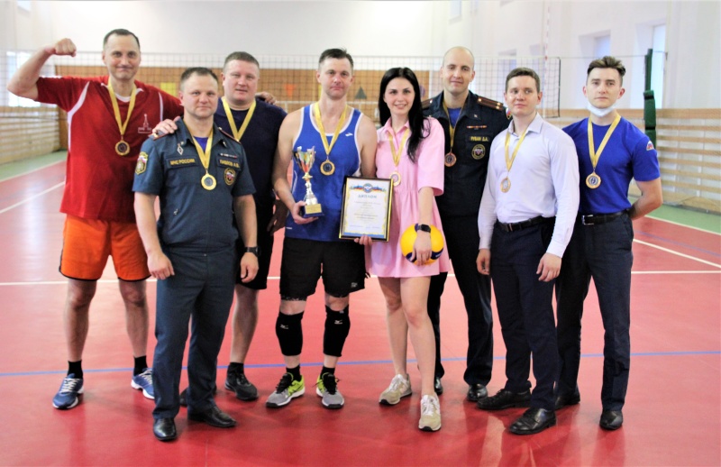 Департамент кадровой политики МЧС России завоевал первое место в спортивных соревнованиях по волейболу