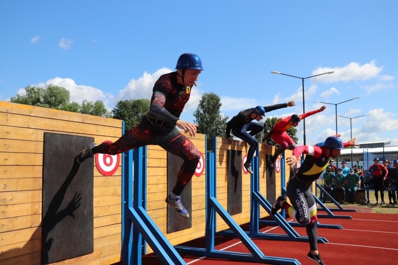 В Брянске завершился первый спортивный день Межрегиональных соревнований по пожарно-спасательному спорту
