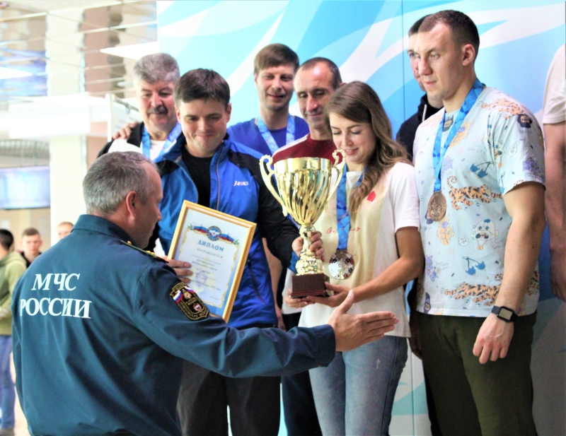 Спортивная сборная команда Уральского федерального округа стала победителем Спартакиады МЧС России 2021 года по плаванию