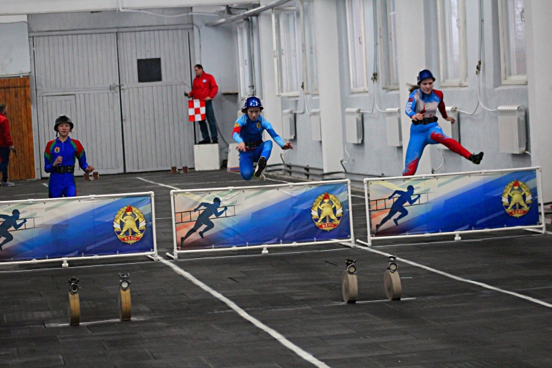 В Санкт-Петербурге продолжаются XX зимние соревнования по пожарно-спасательному спорту среди юношей и девушек «Рождественские старты»