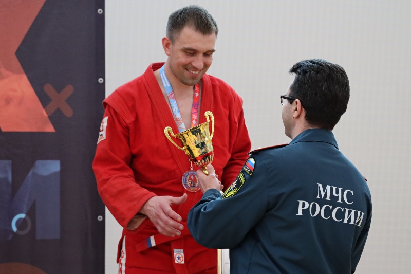 Спортивная сборная команда Сибирского федерального округа стала чемпионом Кубка МЧС России по самбо