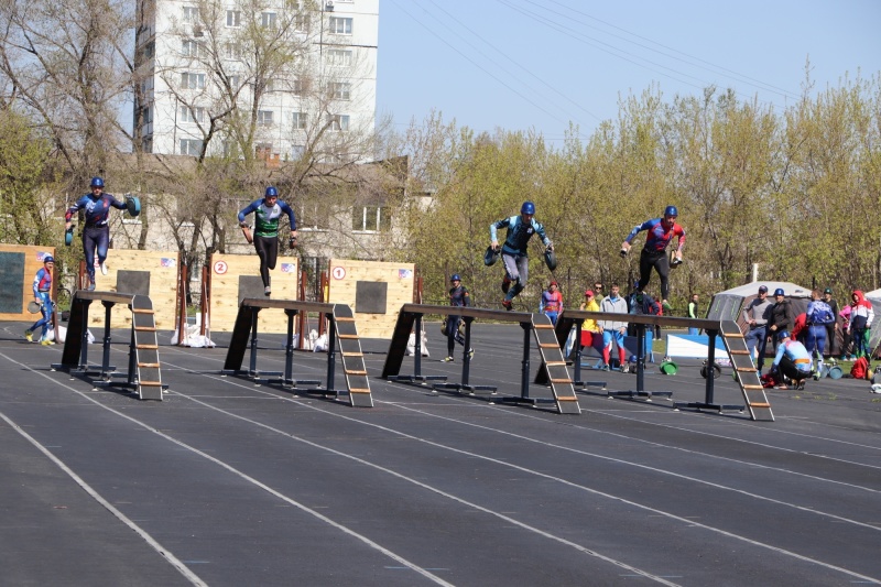 Спортивная сборная команда Новосибирской области одержала победу во всероссийских соревнования МЧС России "Памяти мастера спорта СССР С.Г. Бушуева" по пожарно-спасательному спорту