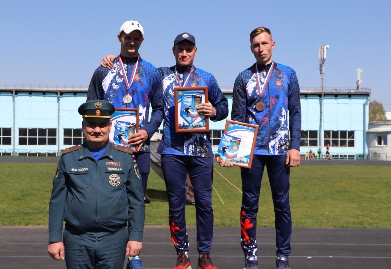 Спортивная сборная команда Новосибирской области одержала победу во всероссийских соревнования МЧС России "Памяти мастера спорта СССР С.Г. Бушуева" по пожарно-спасательному спорту
