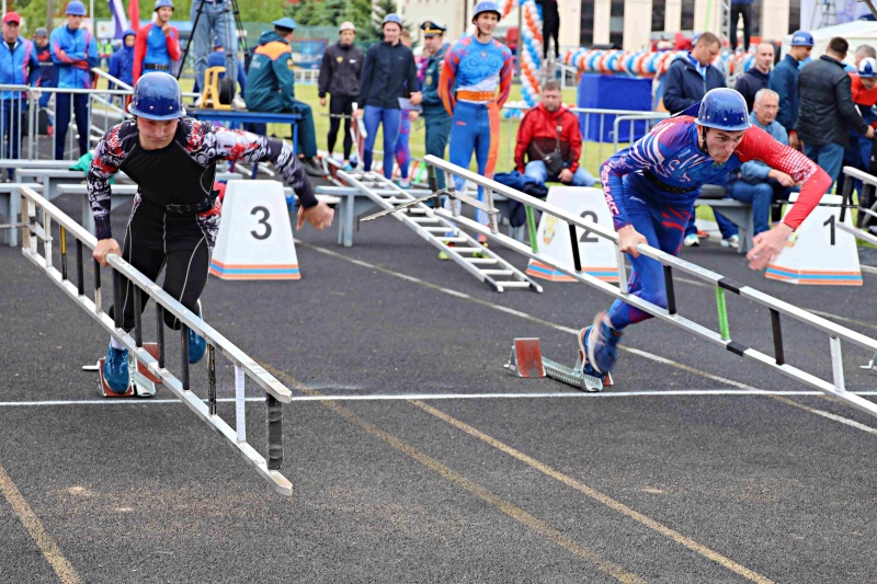 Торжественное открытие и первый спортивный день Чемпионата образовательных организаций высшего образования МЧС России по пожарно-спасательному спорту в северной столице