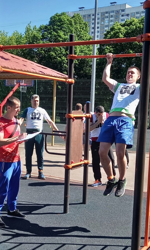 Прием зачетов по физической подготовке и спорту у личного состава Центрального аппарата МЧС России