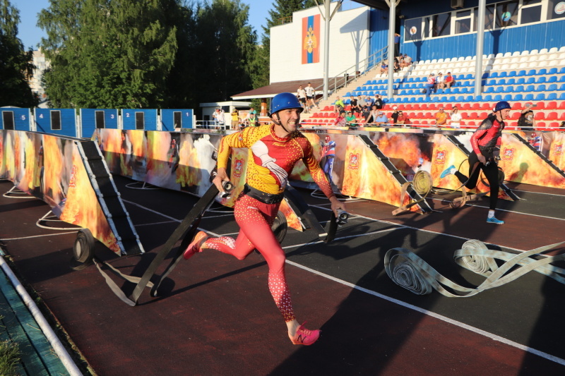 Спортивные соревнования ЦФО по пожарно-спасательному спорту продолжается в Московской области