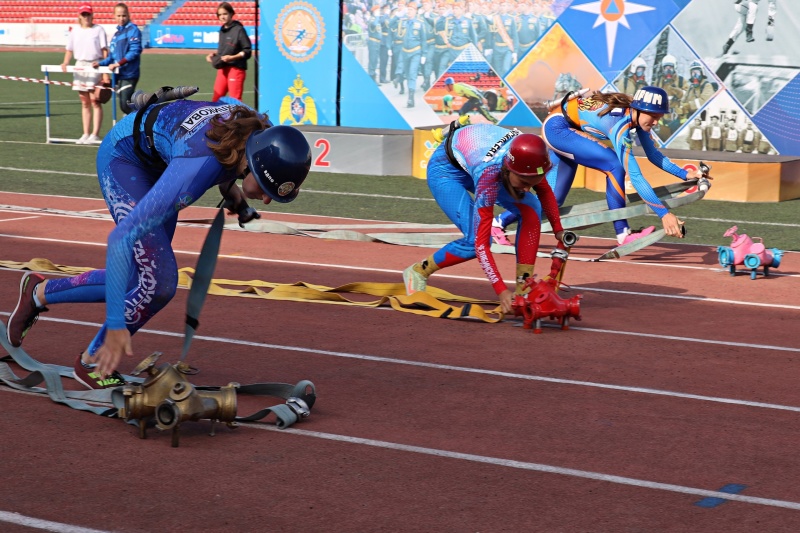 На стадионе «Оренбург» продолжаются чемпионат МЧС и первенство МЧС России по пожарно-спасательному спорту