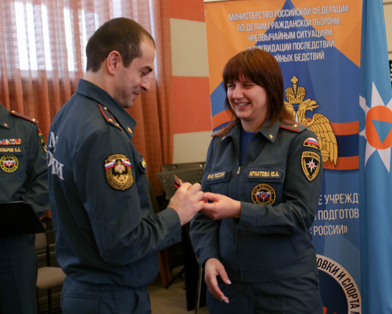 Торжественная церемония вручения ведомственных наград и знаков отличия МЧС России, приуроченная к празднованию 26 годовщины со дня образования ФКУ «Центр физической подготовки и спорта МЧС России»
