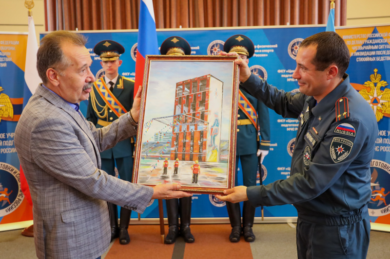 Торжественное награждение под руководством помощника Министра полковника Коровина Александра Сергеевича состоялось в Центре физической подготовки и спорта МЧС России