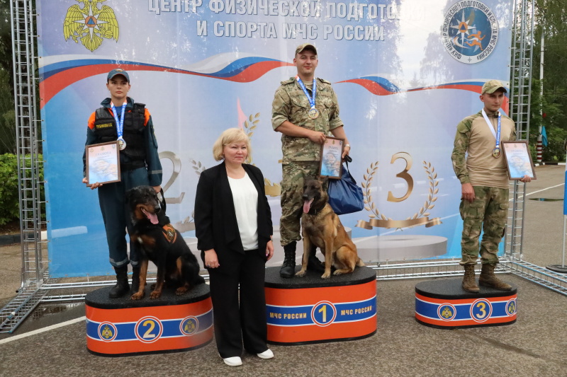 Определены победители Чемпионата МЧС России по многоборью кинологов