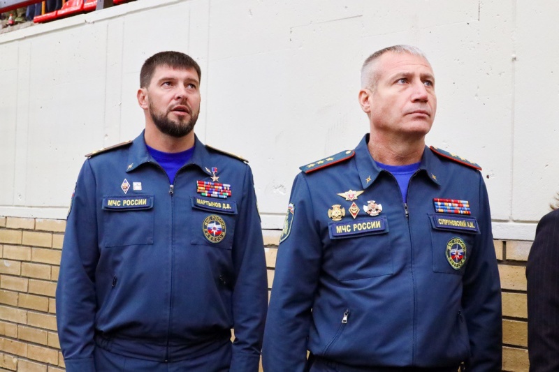 Товарищеский матч по хоккею между командами ХК «МЧС России» и ХК «Здоровое поколение»