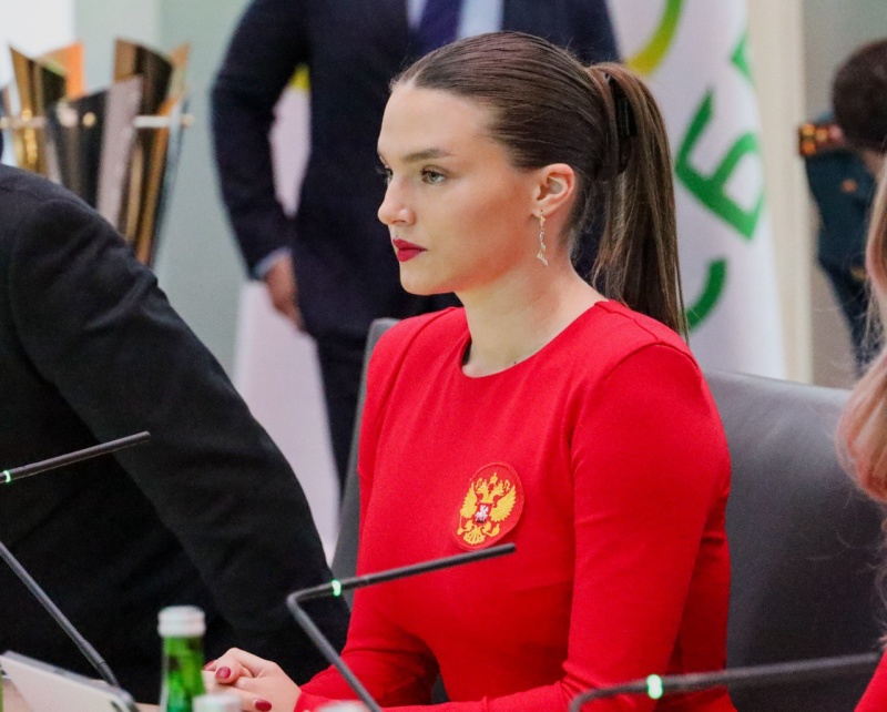 МЧС России и Сбербанк чествовали женскую сборную чрезвычайного ведомства по пожарно-спасательному спорту