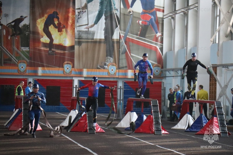 Во Владивостоке завершился второй день Всероссийских соревнований «Кубок Тихого океана» по пожарно-спасательному спорту.