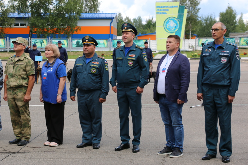 В подмосковном Ногинске состоялось торжественное открытие второго Чемпионата МЧС России по многоборью кинологов