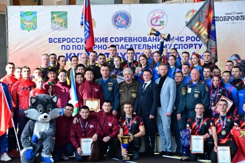 Во Владивостоке подведены итоги всероссийских соревнований МЧС России «Кубок Тихого океана» по пожарно-спасательному спорту 2025 года