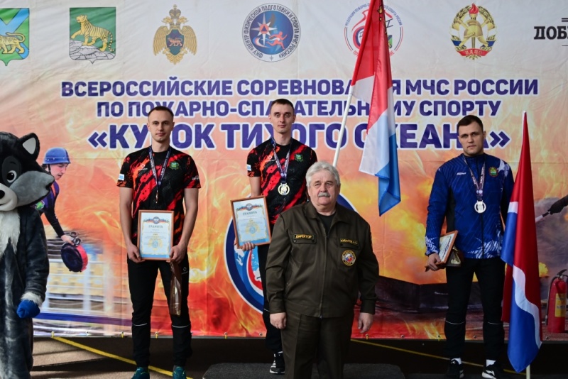Во Владивостоке подведены итоги всероссийских соревнований МЧС России «Кубок Тихого океана» по пожарно-спасательному спорту 2025 года