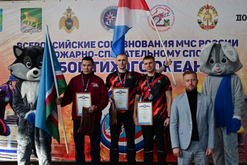 Во Владивостоке подведены итоги всероссийских соревнований МЧС России «Кубок Тихого океана» по пожарно-спасательному спорту 2025 года