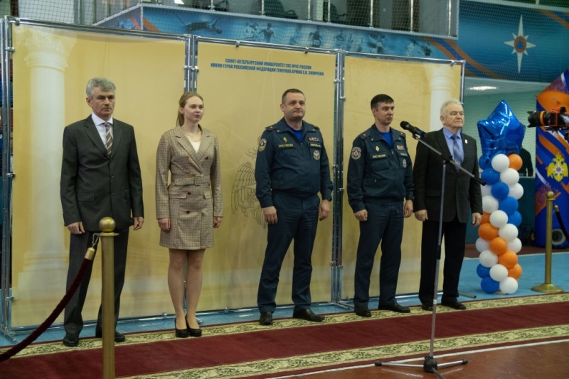 В Санкт-Петербурге дан старт всероссийским соревнованиям МЧС России «Кубок образовательных организаций высшего образования МЧС России» по пожарно-спасательному спорту