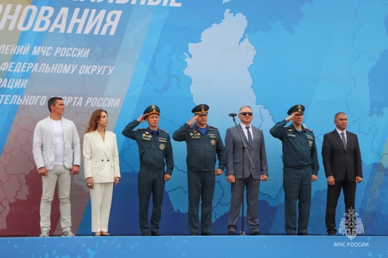 Открылись соревнования по пожарно-спасательному спорту среди Главных управлений МЧС России по Сибири
