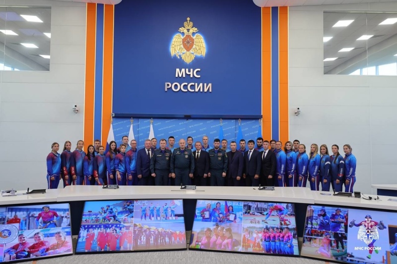 Александр Куренков встретился со спортсменами и тренерами МЧС России перед международными соревнованиями