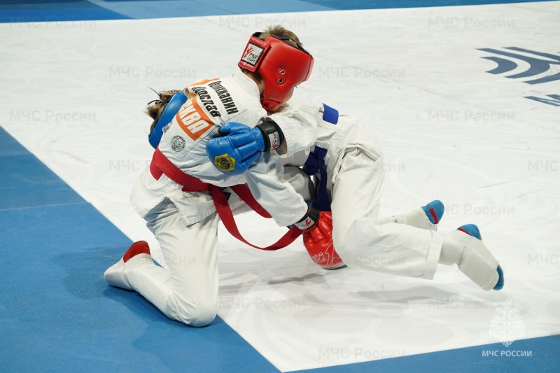 Глава МЧС России Александр Куренков поздравил победителей всероссийских соревнований по рукопашному бою