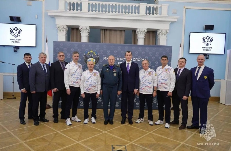Сборные МЧС России по пожарно-спасательному спорту чествовали в Минспорта и Сбербанке