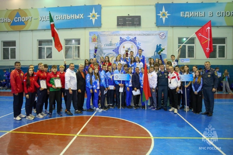 В Санкт-Петербурге завершились Всероссийские соревнования МЧС России «Рождественские старты» среди юношей и девушек по пожарно-спасательному спорту