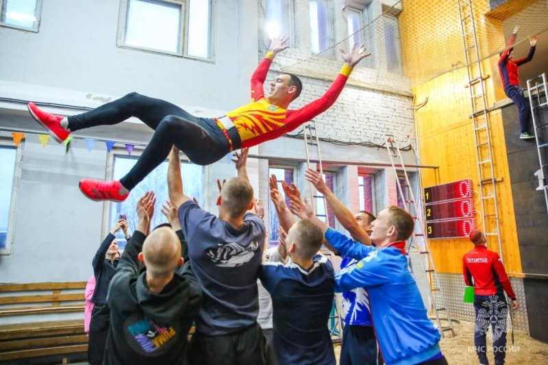 В Санкт-Петербурге завершились Всероссийские соревнования МЧС России «Рождественские старты» среди юношей и девушек по пожарно-спасательному спорту