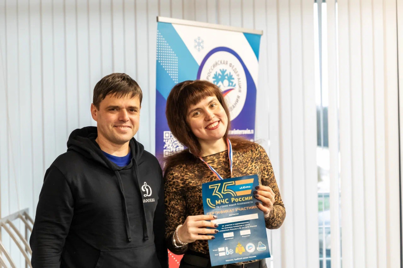 Отвага и закалка: Сотрудники МЧС России покоряют ледяные воды в честь Дня спасателя!