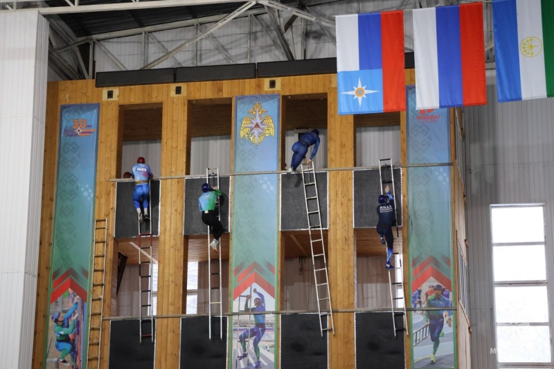 В Уфе сегодня состоялось торжественное открытие Всероссийских соревнований МЧС России по пожарно-спасательному спорту на «Кубок Салавата Юлаева»