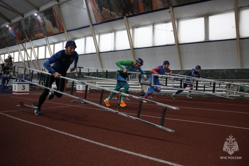 В Уфе сегодня состоялось торжественное открытие Всероссийских соревнований МЧС России по пожарно-спасательному спорту на «Кубок Салавата Юлаева»