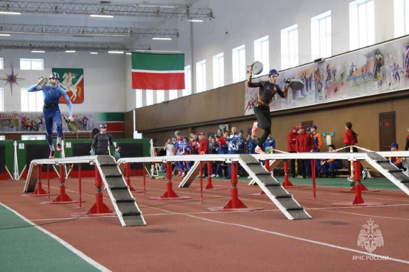 В Казани стартовали Всероссийские соревнования МЧС России по пожарно-спасательному спорту