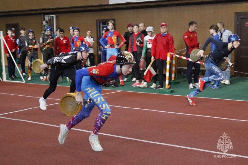 В Казани стартовали Всероссийские соревнования МЧС России по пожарно-спасательному спорту
