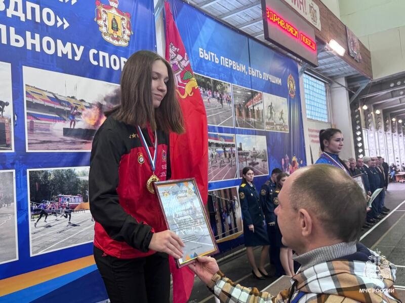 В спортивном манеже Главного управления МЧС России по Рязанской области состоялось торжественное закрытие соревнований по пожарно-спасательному спорту «Мемориал М.И. Шабурова»