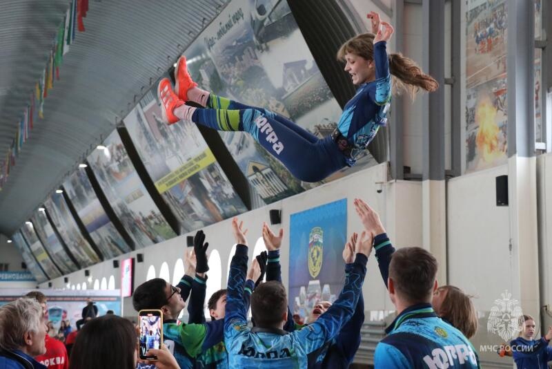 Переходящий Кубок всероссийских соревнований МЧС России "Кубок ЦС ВДПО" по пожарно-спасательному спорту уезжает в Свердловскую область