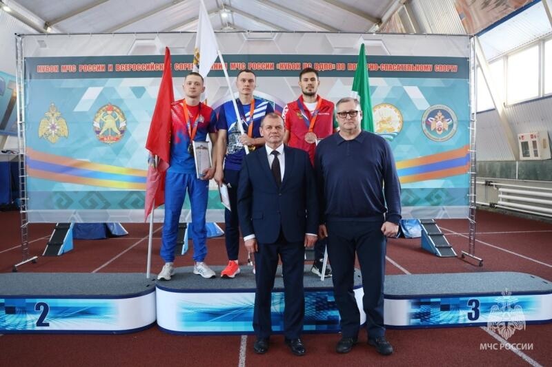 Кубок МЧС России на Всероссийских соревнованиях завоевала команда Ханты-Мансийского автономного округа — Югра
