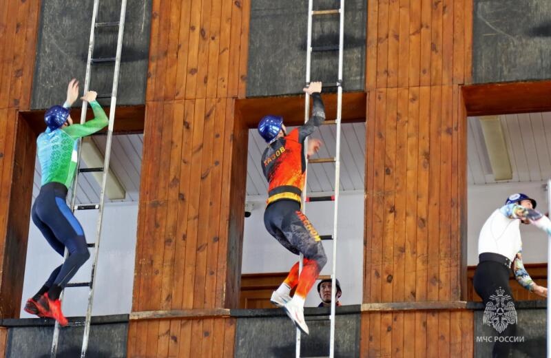 В Казани соревнуются лучшие команды специальной пожарной охраны