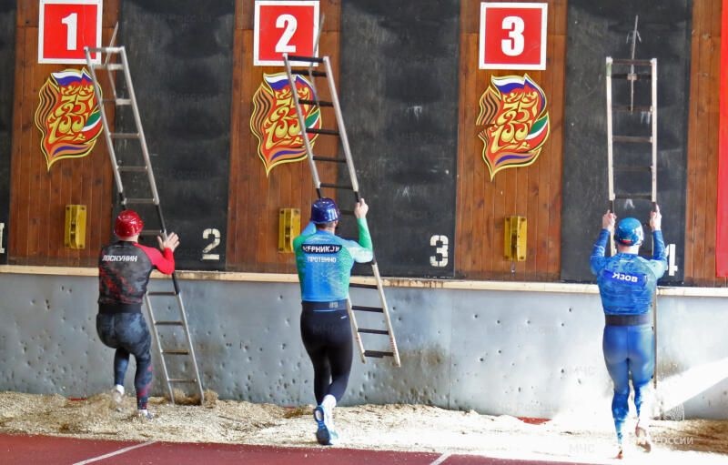 В Казани соревнуются лучшие команды специальной пожарной охраны