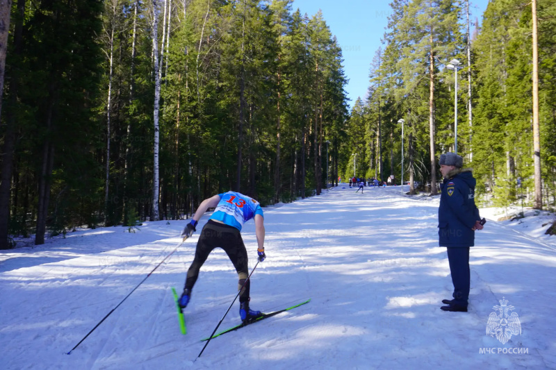 Лыжная трасса как арена мастерства: в Нижнем Тагиле определили лидеров второго этапа Спартакиады МЧС России