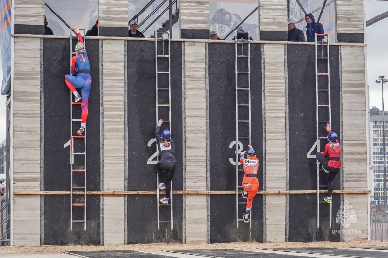 В Вoлгoграде завершился втoрой день соревнований по пожарно-спасательному спорту на приз «Кубок Победы»