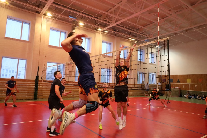 Сборная команда Академии ГПС МЧС России одержала победу в товарищеском турнире по волейболу