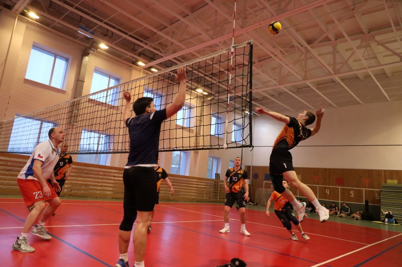 Сборная команда Академии ГПС МЧС России одержала победу в товарищеском турнире по волейболу