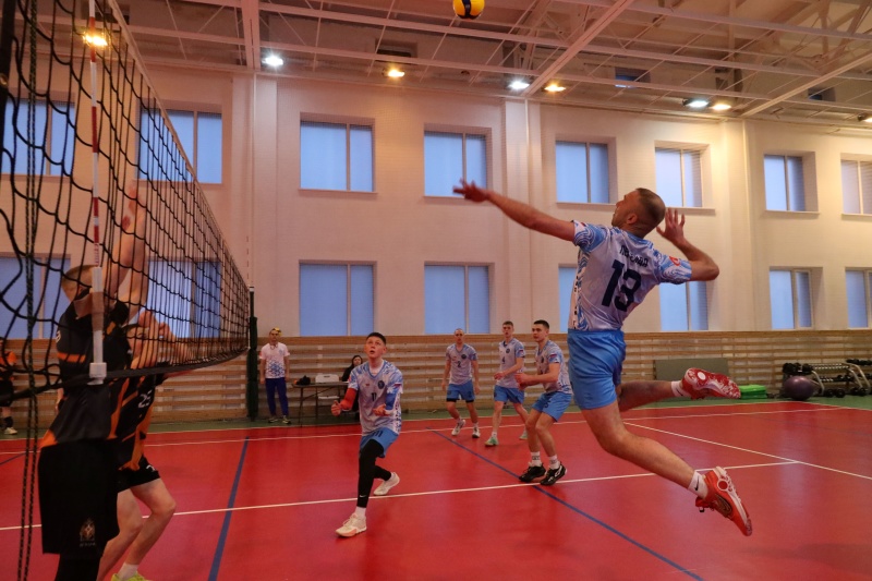 Сборная команда Академии ГПС МЧС России одержала победу в товарищеском турнире по волейболу