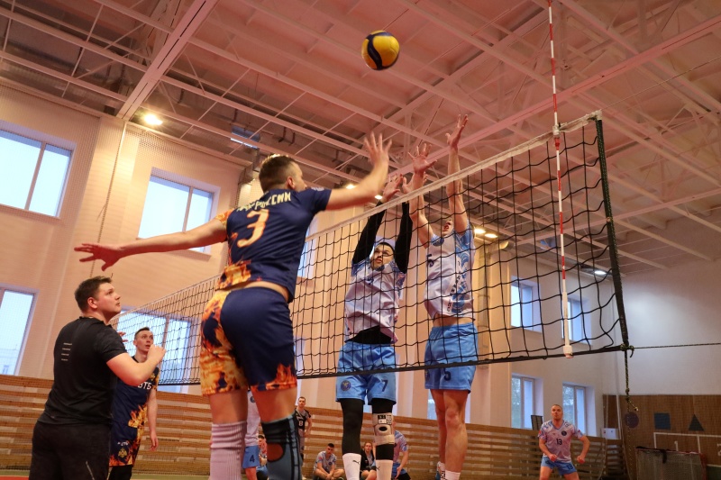 Сборная команда Академии ГПС МЧС России одержала победу в товарищеском турнире по волейболу