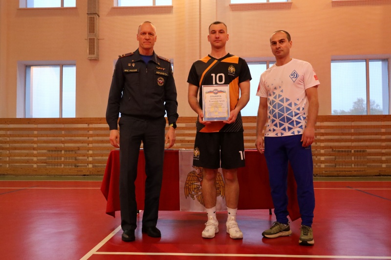 Сборная команда Академии ГПС МЧС России одержала победу в товарищеском турнире по волейболу