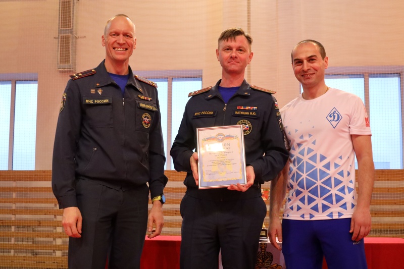 Сборная команда Академии ГПС МЧС России одержала победу в товарищеском турнире по волейболу