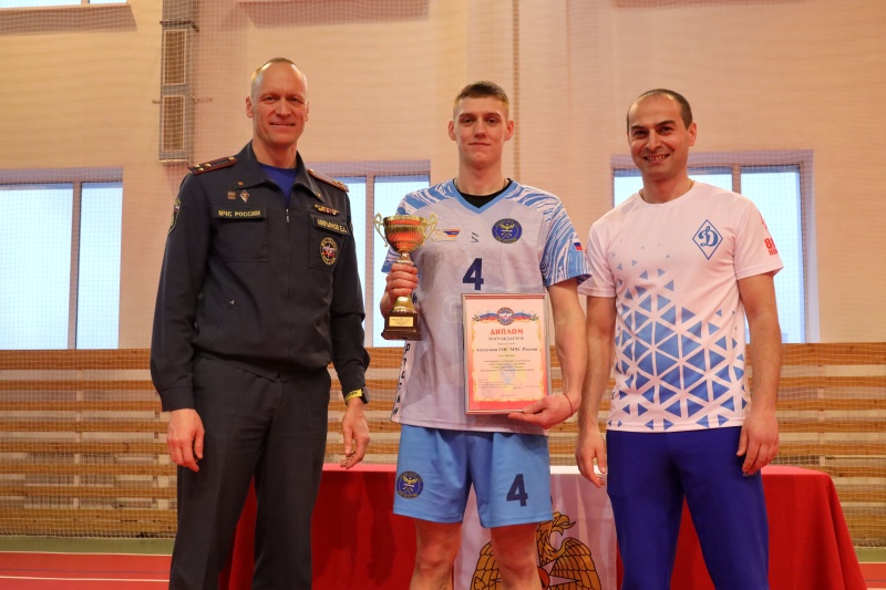 Сборная команда Академии ГПС МЧС России одержала победу в товарищеском турнире по волейболу