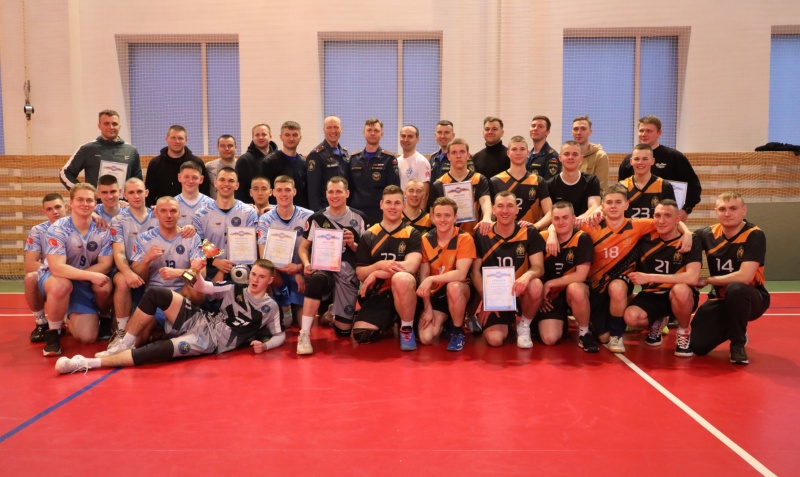 Сборная команда Академии ГПС МЧС России одержала победу в товарищеском турнире по волейболу