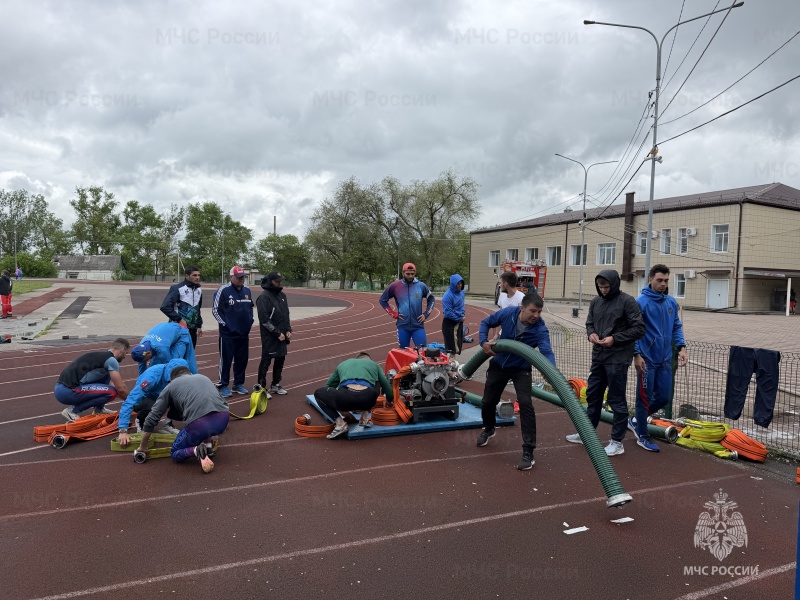 В г. Георгиевске Ставропольского края продолжаются учебно-тренировочные сборы спортивных сборных команд МЧС России по пожарно-спасательному спорту